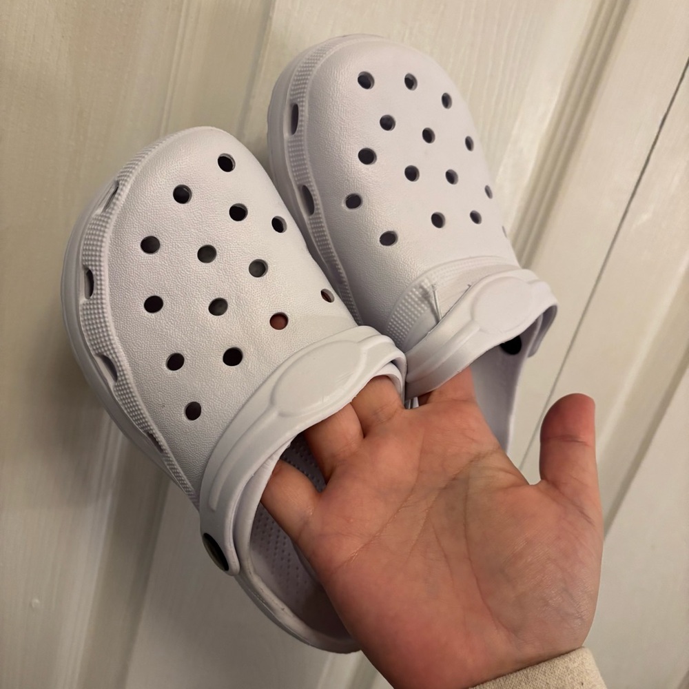 Kid’s White Clogs 13/1 - Picture 7 of 9